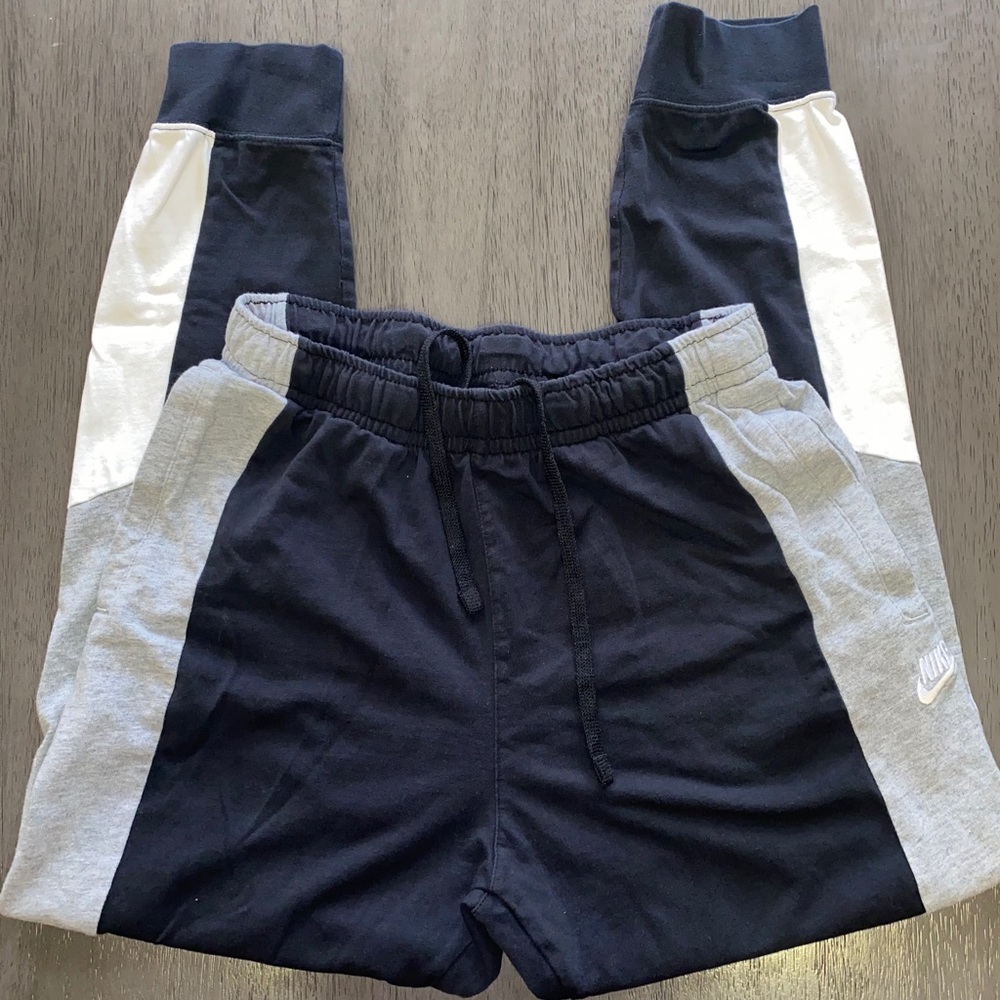 NIKE Sweatpants